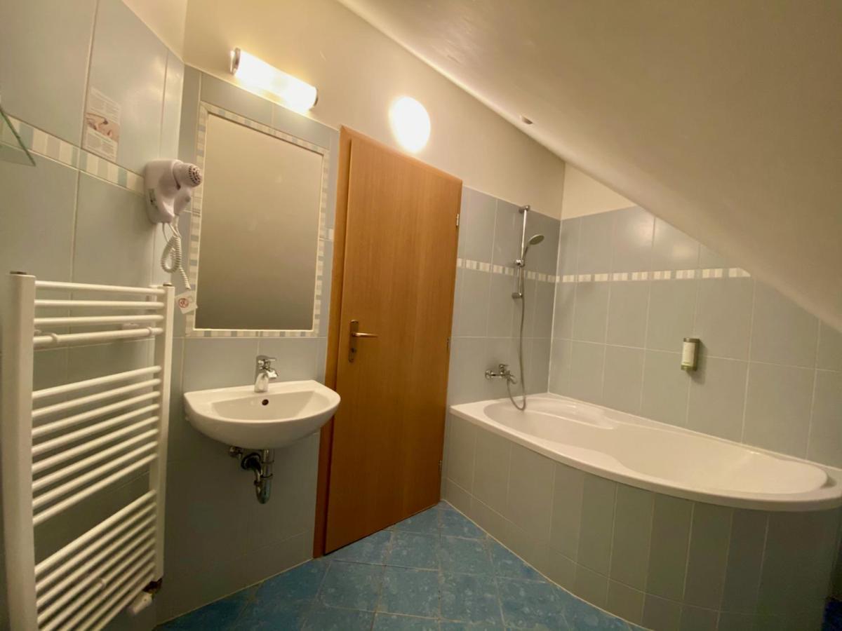 Hotel Pod Koksinem Spalene Porici Екстер'єр фото